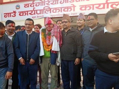 ५ वर्ष ७ महिना निरन्तर प्रशासन सम्हालेर रुवाउँदै बिदा भए बर्दगोरियाका अर्जुन सर